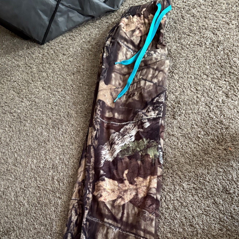 Mossy Oak Camouflage Pants with Teal Accent